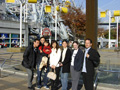 me-osaka-kaiyuukan-nishihara_moritou_mana_miyake_parita_ishibashi-being_blinded_by_the_sun.jpg