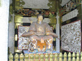 nikko-toshogu_shrine-main_gate_samurai_archer_statue.jpg