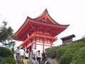 kyoto-kiyomizudera-main_gate_from_below.jpg