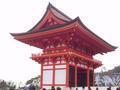 kyoto-kiyomizudera-main_gate_from_side.jpg