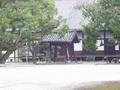 kyoto-nijojo-niyomaru_palace-white_sand_courtyard_well.jpg