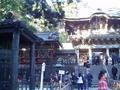 nikko-toshogu_jinja-main_gate_crowd_scene.jpg