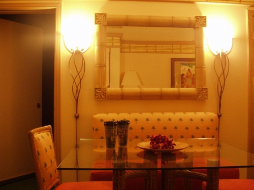 marriott-lei_in_sitting_room.jpg
